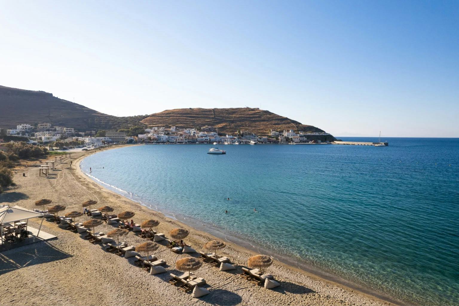 Pura Vida Beach Club – Beachside Escape