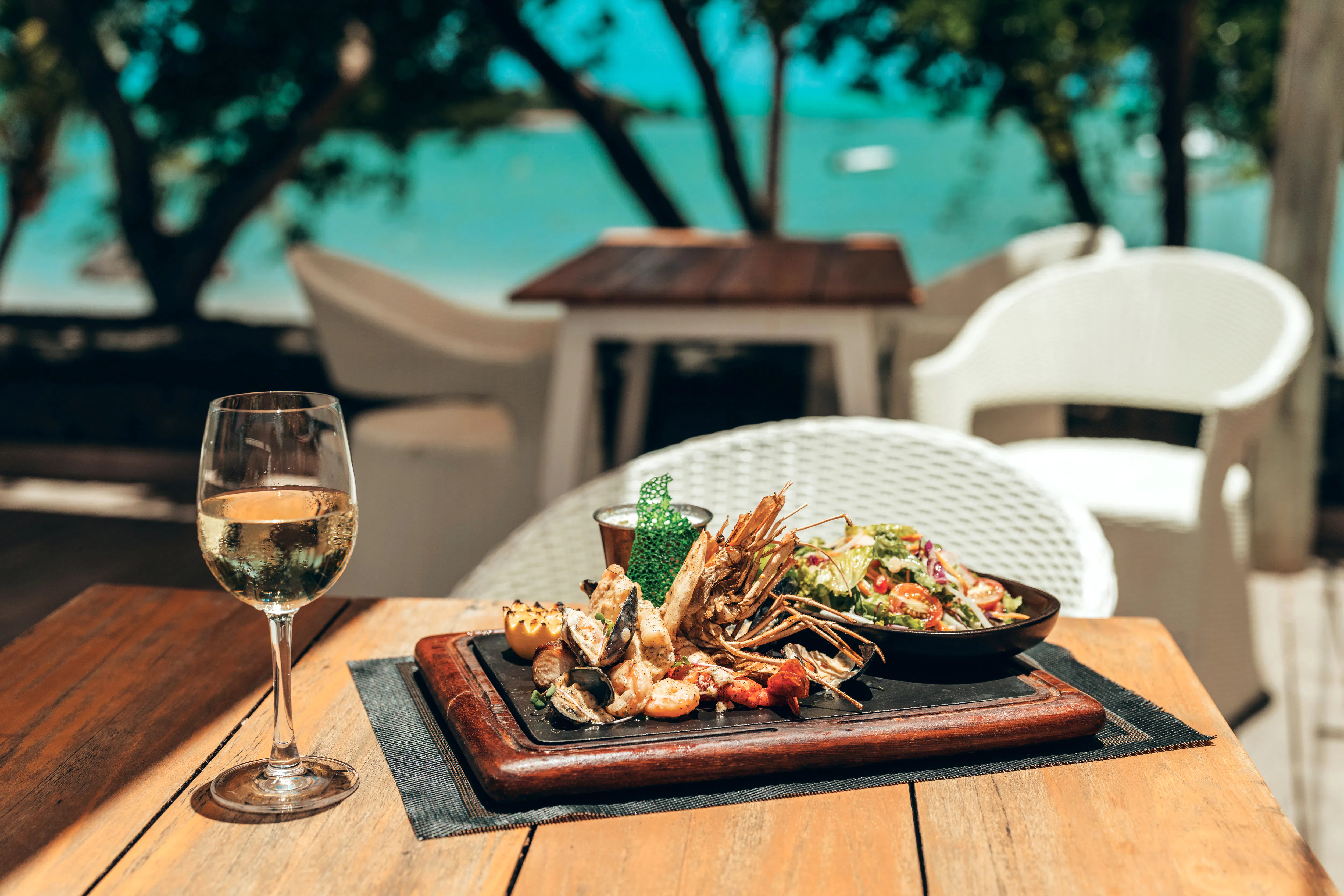 BLACK ROCK BAR & GRILL