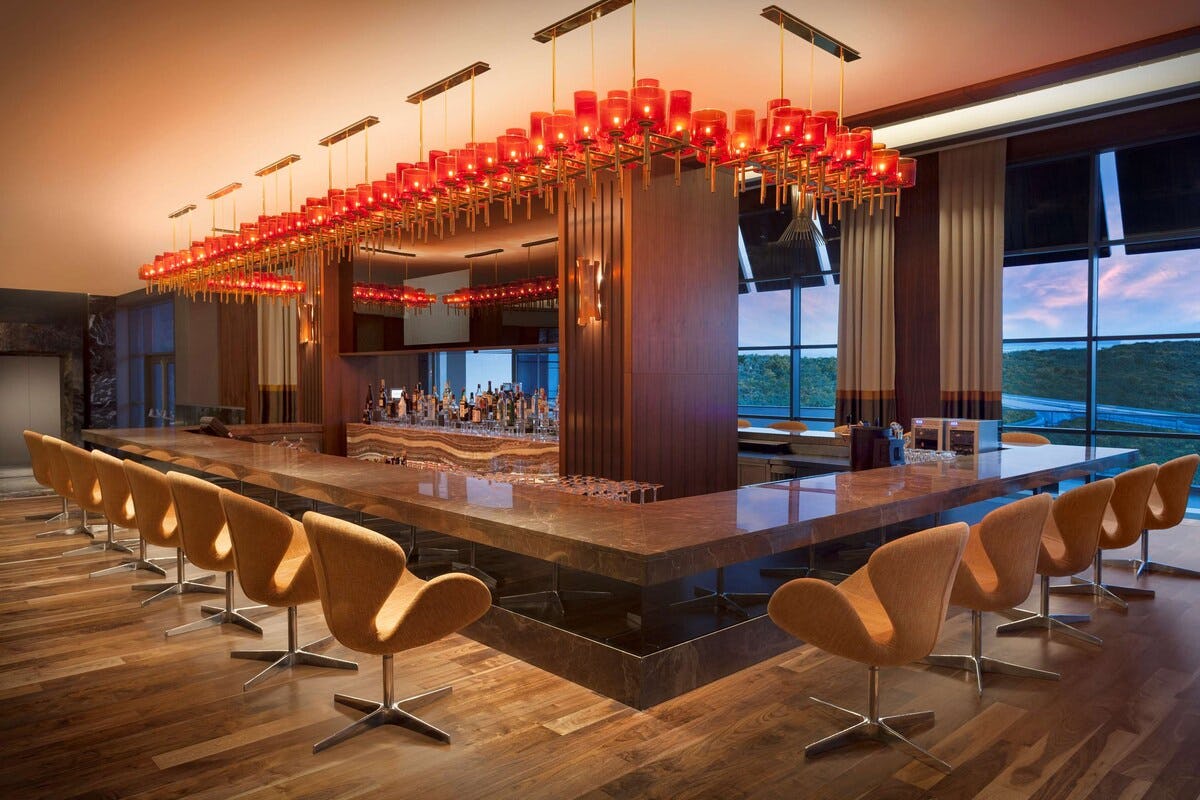 Blu Breeze Bar & Lounge