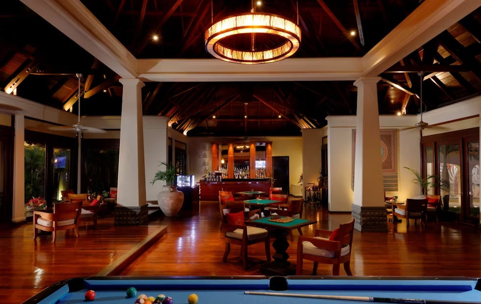 Red Ginger Bar & Pool Lounge