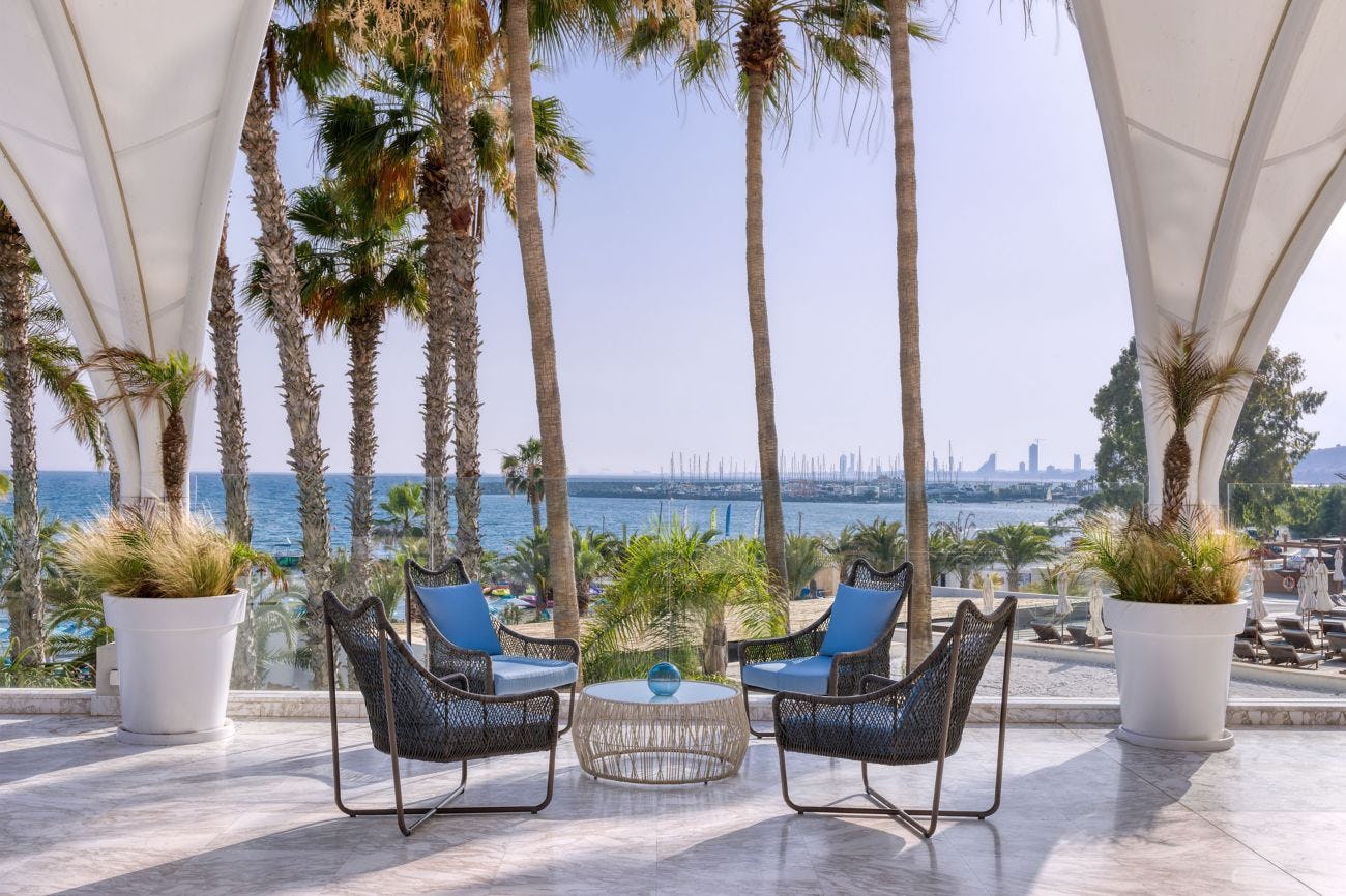 Relaxing Moments at the Gallery Bar