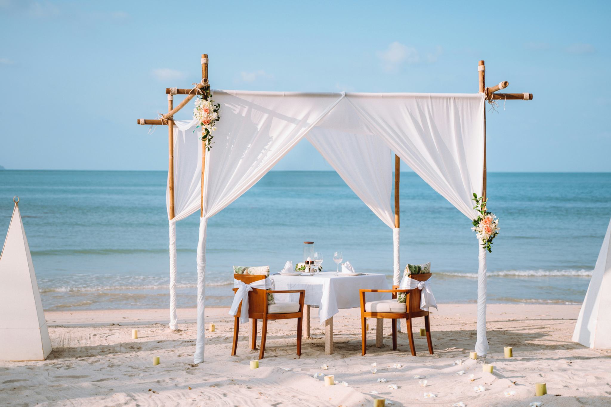 ROMANTIC DINNER ON THE BEACH