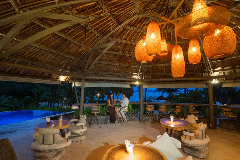 Roots Restaurant and Lounge