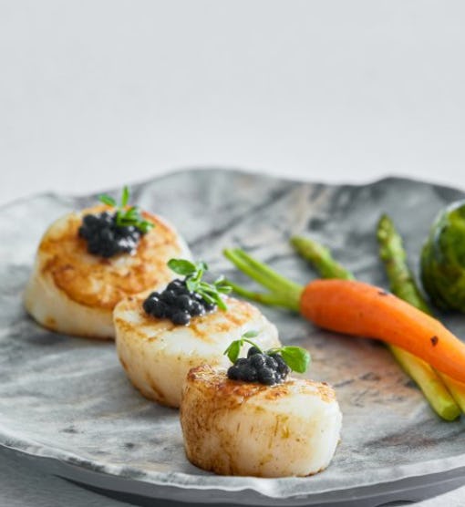 24 HOURS IN ROOM DINING