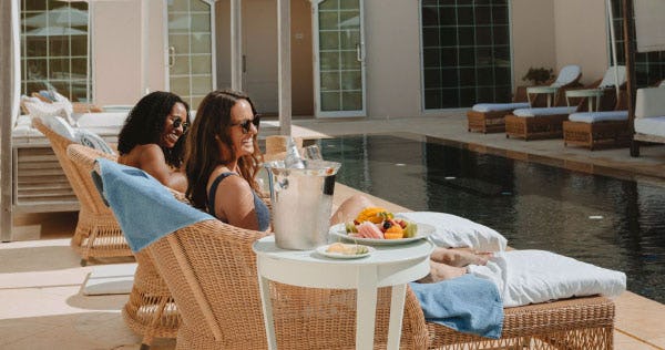 SPA & POOLSIDE DINING