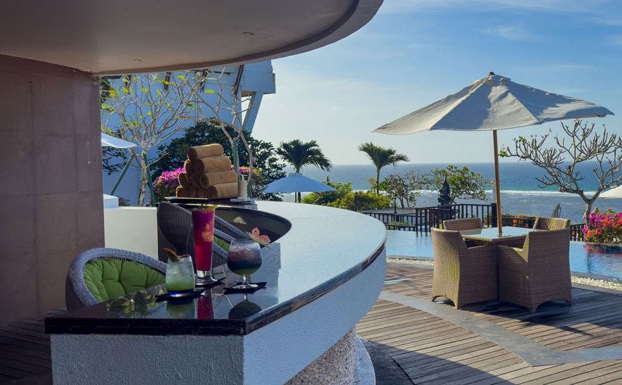 Ring of Fire Pool Bar