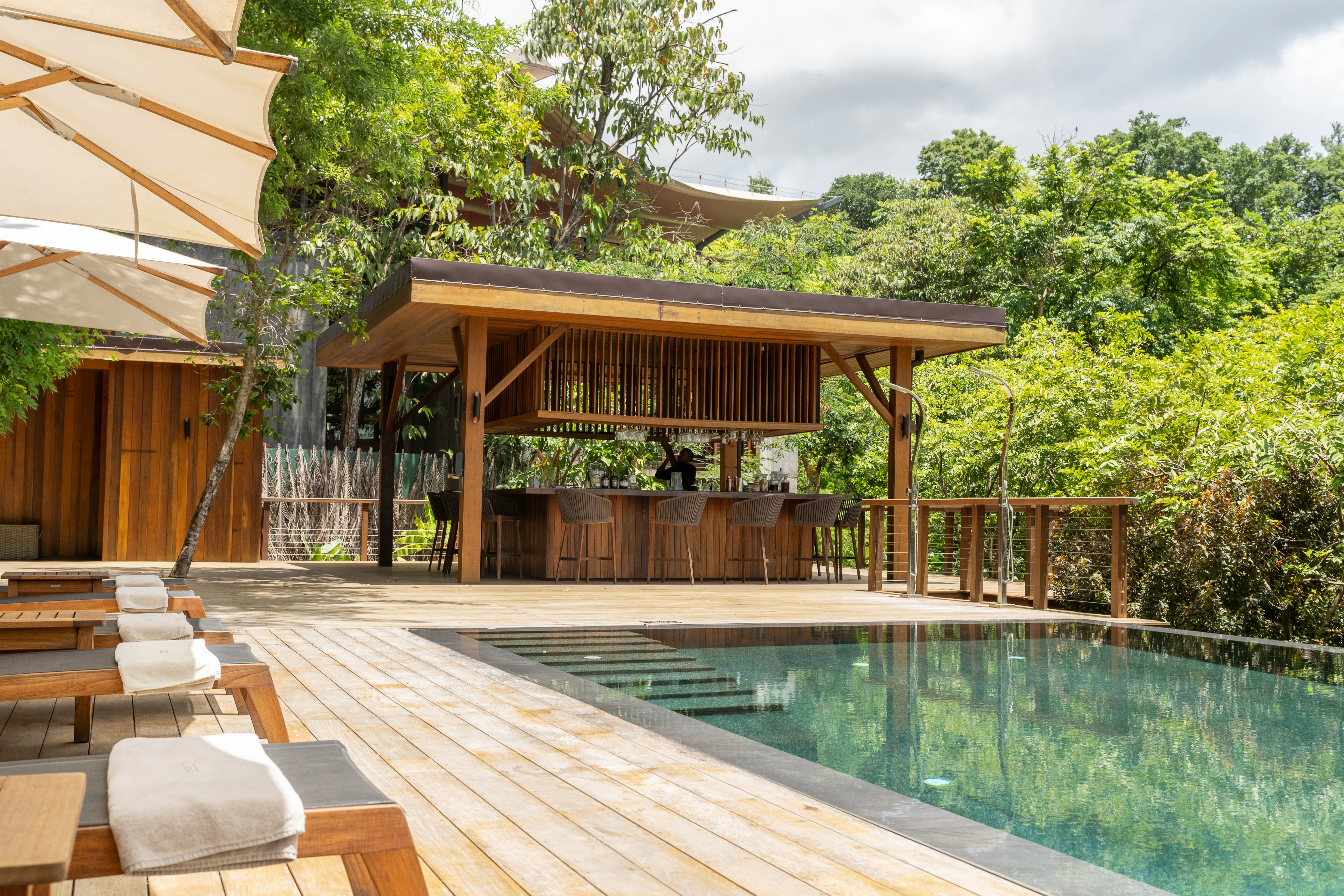 Gwiyavye’ Lap Pool & Bar