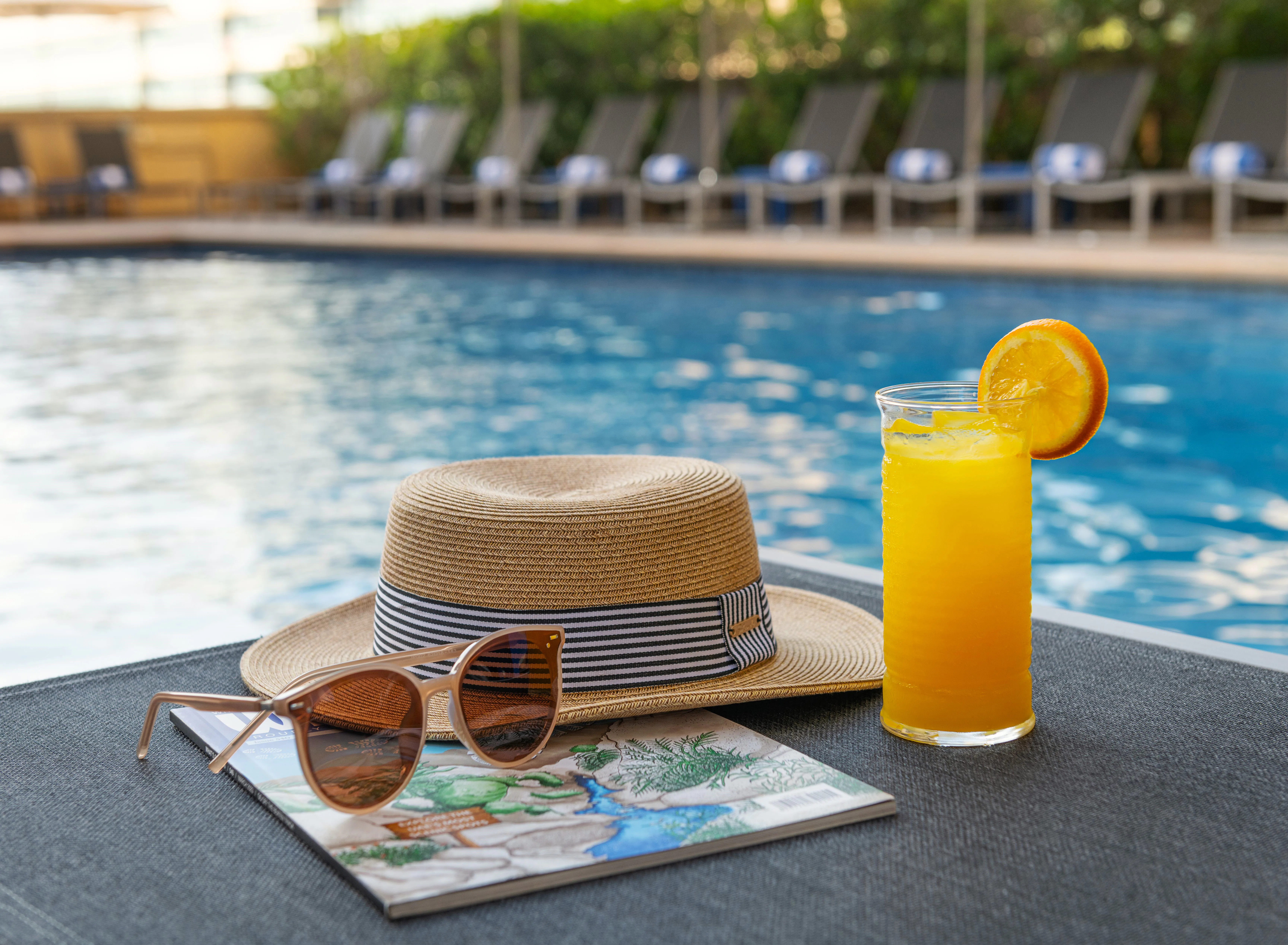Pool Bar