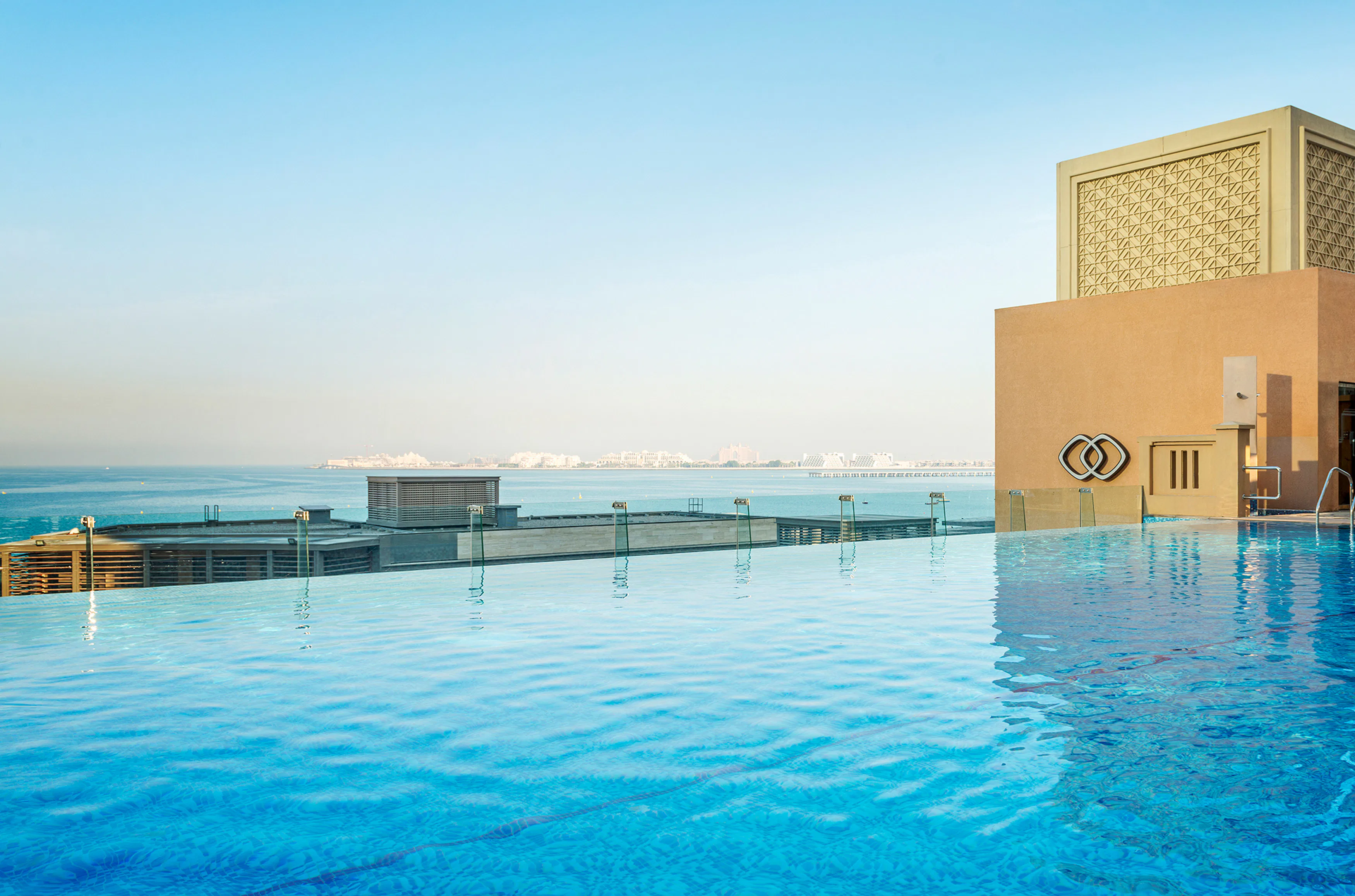 Infini Pool Lounge