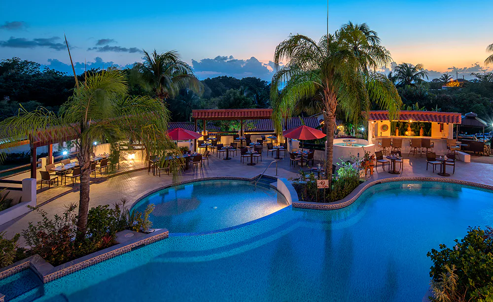Poolside Bar & Restaurant