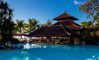 Sunken Pool Bar