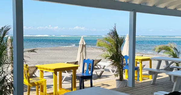 Arthur’s Restaurant & Beach Club