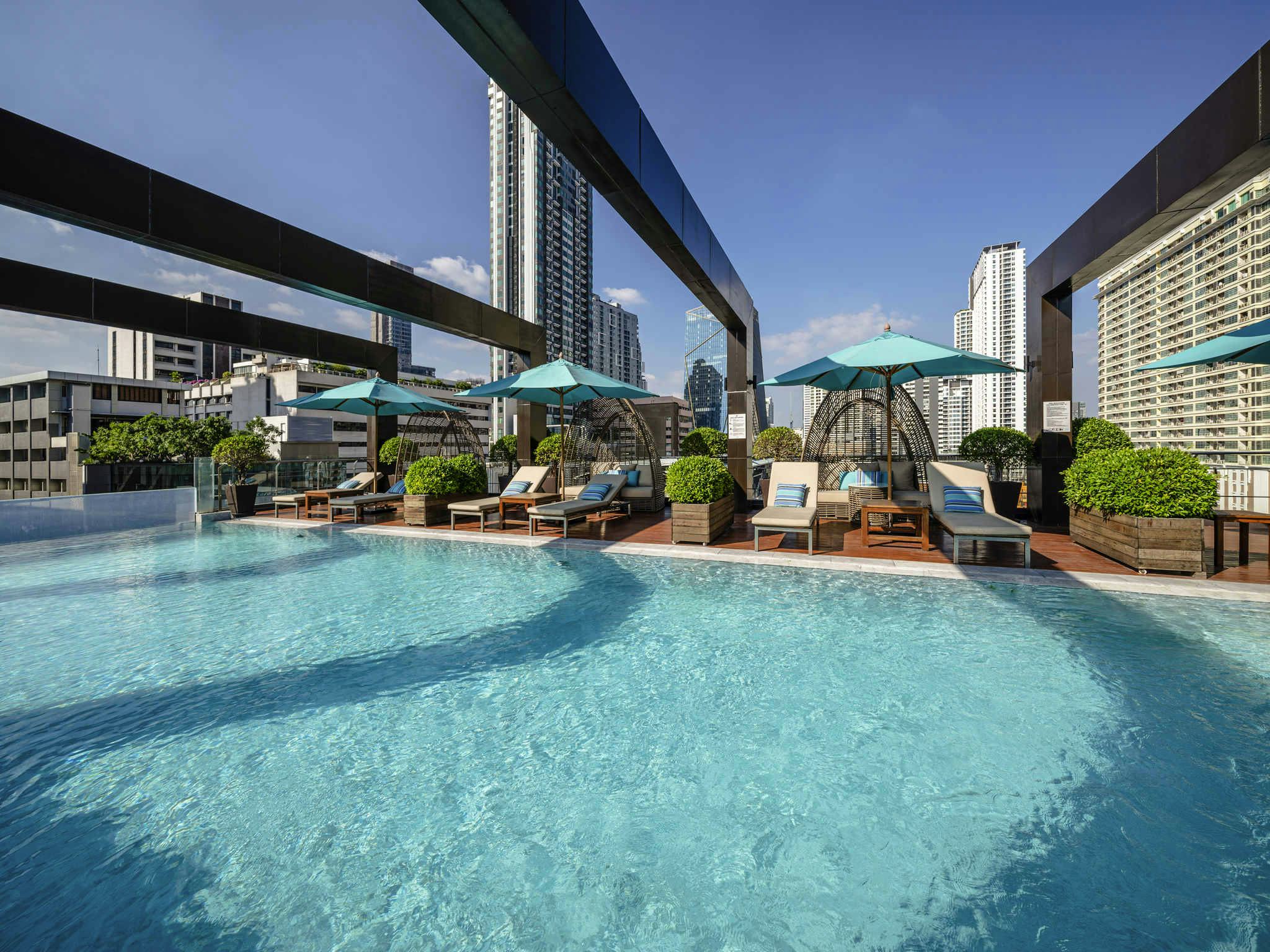 The Edge – Pool Bar
