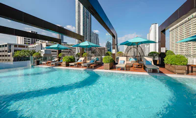 The Edge – Pool Bar