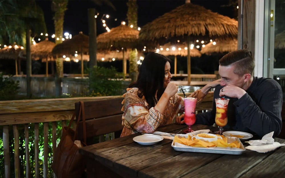 Tradewinds Bar & Grill